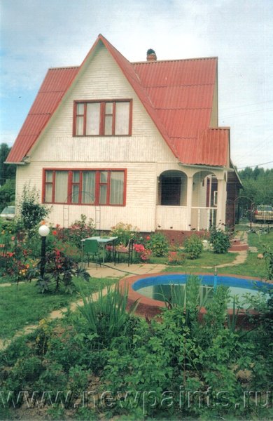 Дачный дом в Московской области. Нашими красками выкрашены дом, крыша и бассейн.