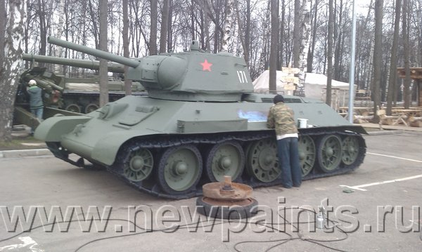 Консервация надписи «Отважный» на танке Т-34 времен ВОВ с помощью Грунта-пропитки упрочняющего. Салават, Ямало-Ненецкий АО