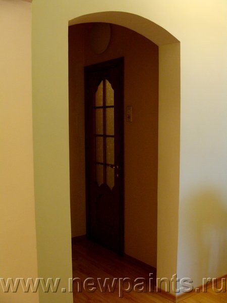 Фасадная шпатлевка, клей «Экстра». Прямоугольная дверь превращена в арку.