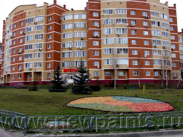 Цоколь жилого дома в Куркино, Москва. Резиновая краска.
