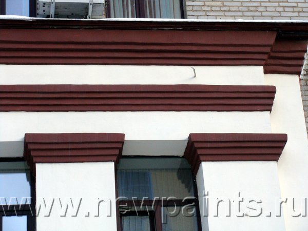 Здание ЦНИИМЭ в Химках, Московская область. Окрашено Фасадной (светлой) и Резиновой (коричневой) красками более 7 лет назад.