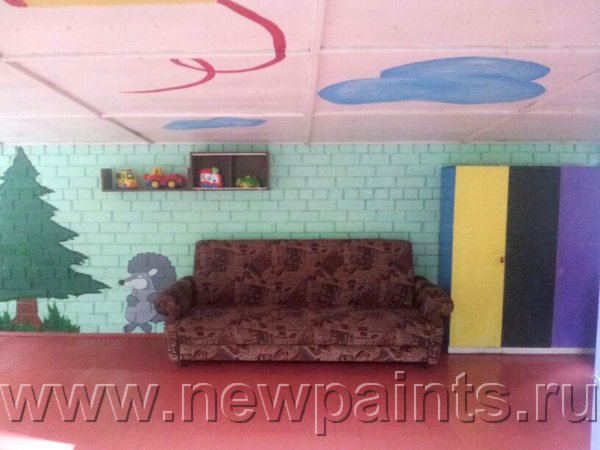 Общий вид интерьера прогулочного павильона в Детском доме №13. Рисунки на стене и потолке, а также оформление шкафчика выполнены Резиновыми красками.
